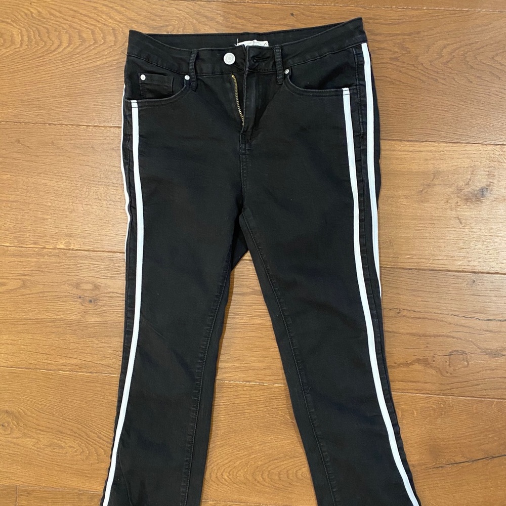 Sky & Sparrow black ankle jeans w/ white stripes